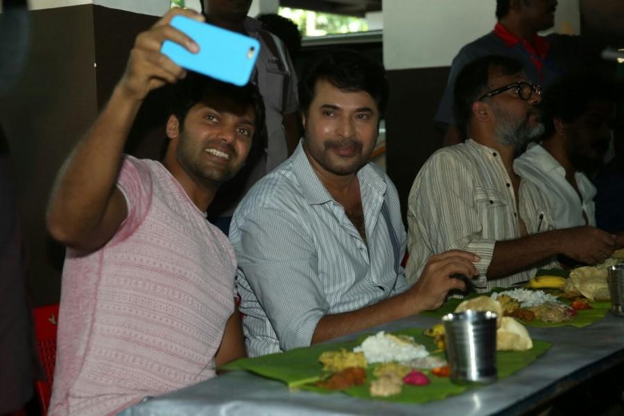 Malayalam celebrities celebrated Onam 2015 on Friday, 28 August. Onam 2015,malayalam celebs onam celebrations,mollywood celebs onam,mammootty onam,dulquer salmaan onam