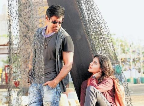 Actor Vikram and Actress Samantha stills from 10 Endrathukulla Movie.