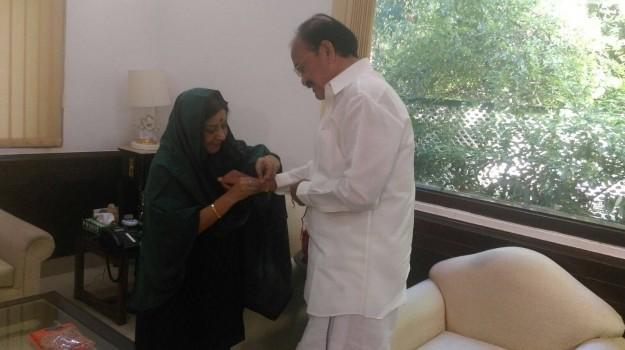Sushma Swaraj tied Rakhi to Venkaiah Naidu on Raksha Bandhan 2015.