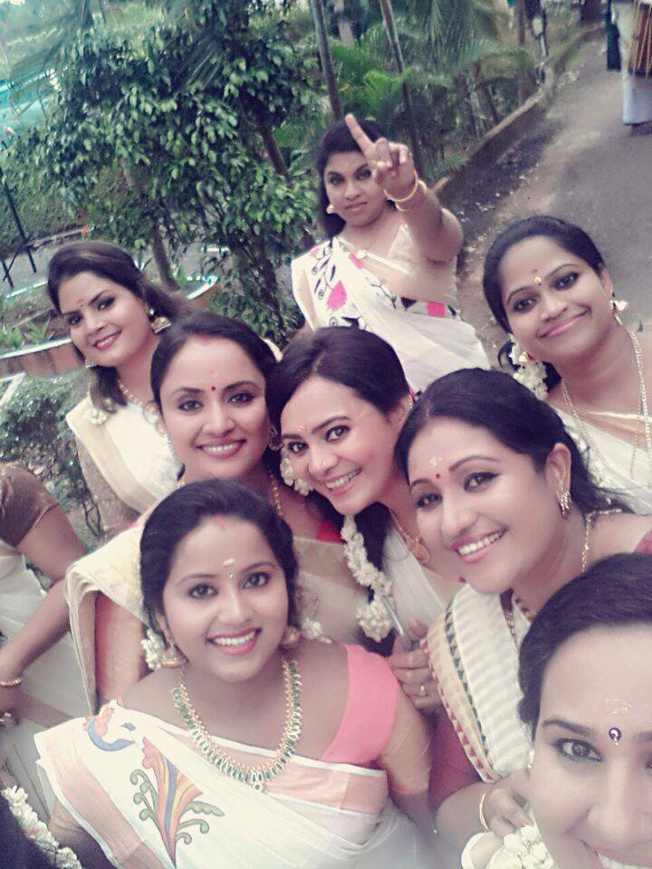Malayalam celebrities celebrated Onam 2015 on Friday, 28 August. Onam 2015,malayalam celebs onam celebrations,mollywood celebs onam,mammootty onam,dulquer salmaan onam
