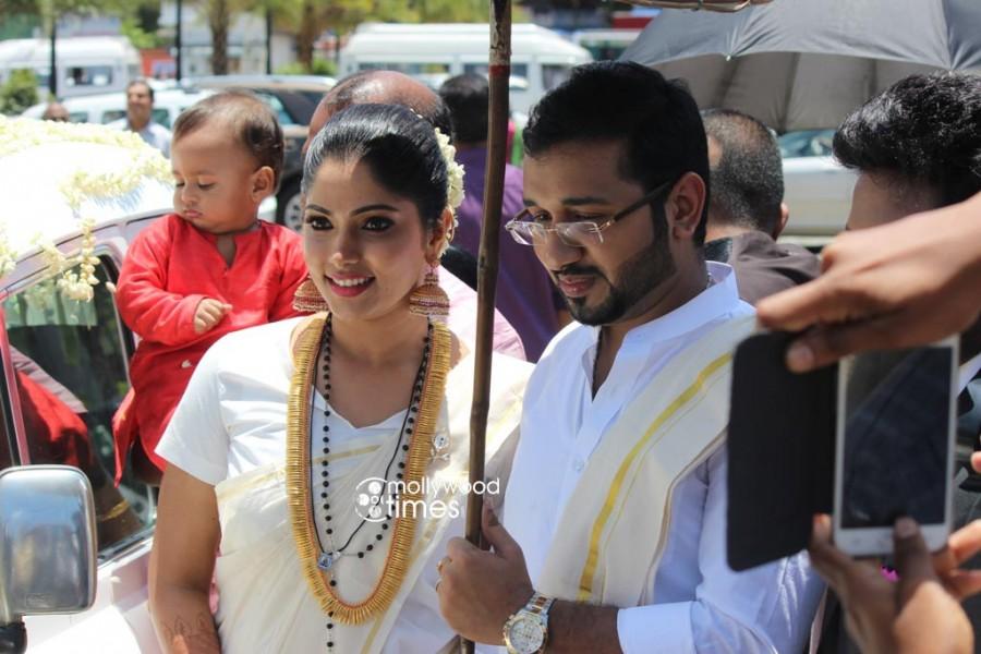 Muktha and Rinku Tomy got married on Sunday, 30 August. Muktha wedding photos,muktha rinku tomy wedding,rinku tomy wedding,muktha chatta mundu wedding,rimi tomy brother wedding