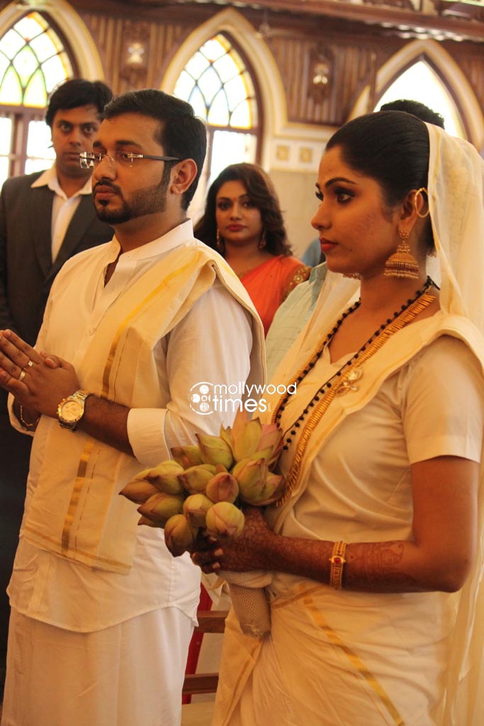 Muktha and Rinku Tomy got married on Sunday, 30 August. Muktha wedding photos,muktha rinku tomy wedding,rinku tomy wedding,muktha chatta mundu wedding,rimi tomy brother wedding