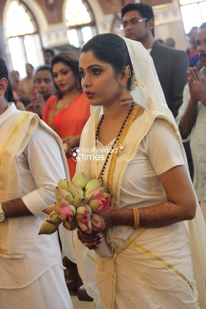 Muktha and Rinku Tomy got married on Sunday, 30 August. Muktha wedding photos,muktha rinku tomy wedding,rinku tomy wedding,muktha chatta mundu wedding,rimi tomy brother wedding