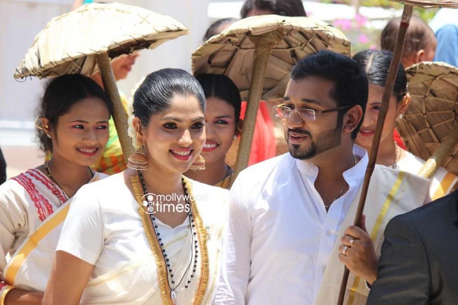 Muktha and Rinku Tomy got married on Sunday, 30 August. Muktha wedding photos,muktha rinku tomy wedding,rinku tomy wedding,muktha chatta mundu wedding,rimi tomy brother wedding