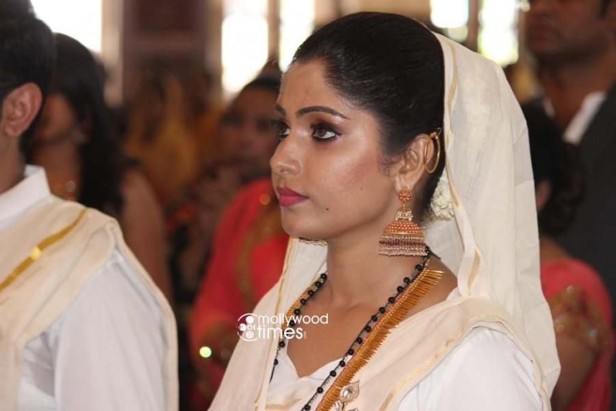 Muktha and Rinku Tomy got married on Sunday, 30 August. Muktha wedding photos,muktha rinku tomy wedding,rinku tomy wedding,muktha chatta mundu wedding,rimi tomy brother wedding