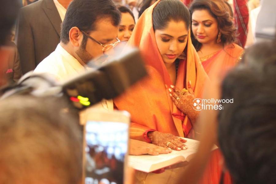 Muktha and Rinku Tomy got married on Sunday, 30 August. Muktha wedding photos,muktha rinku tomy wedding,rinku tomy wedding,muktha chatta mundu wedding,rimi tomy brother wedding