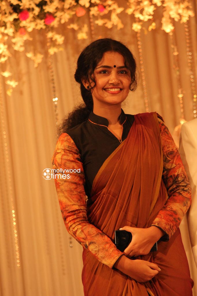 Celebrities from Malayalam entertainment industry attended the wedding receptiion of Muktha and Rinku Tomy. Muktha,muktha wedding reception,muktha reception photos,muktha rinku wedding reception
