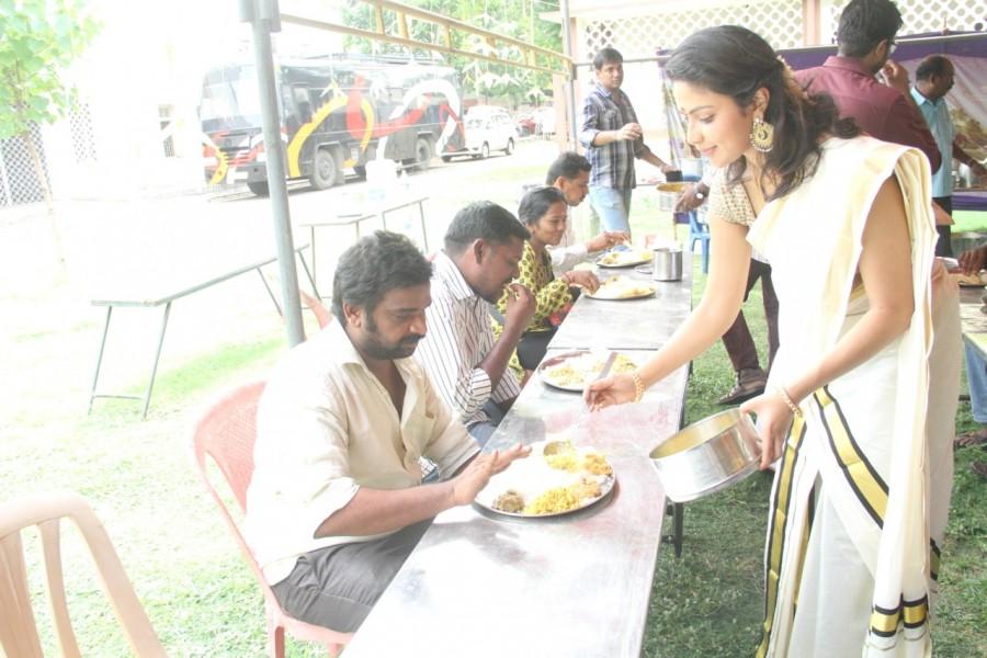 Amala Paul celebrated Onam 2015 with her friends and family. Amala paul,amala paul onam,amala paul onam celebrations,amala paul onam 2015