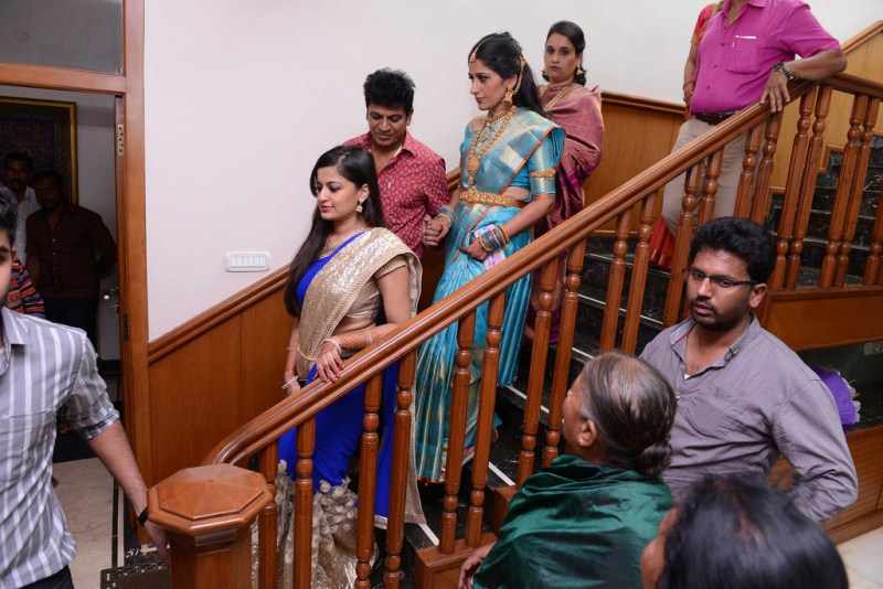 Kannada Actor Shivarajkumar daughter Nirupama's Wedding. Shivarajkumar,Shivarajkumar daughter Nirupama,Shivarajkumar daughter Nirupama wedding,Shivarajkumar daughter Nirupama marriage,Nirupama marriage,Nirupama wedding,Nirupama and Dileep,Nirupama and Dileep marriage,Nirupama and Dileep wedding,shivarajkumar,Sh