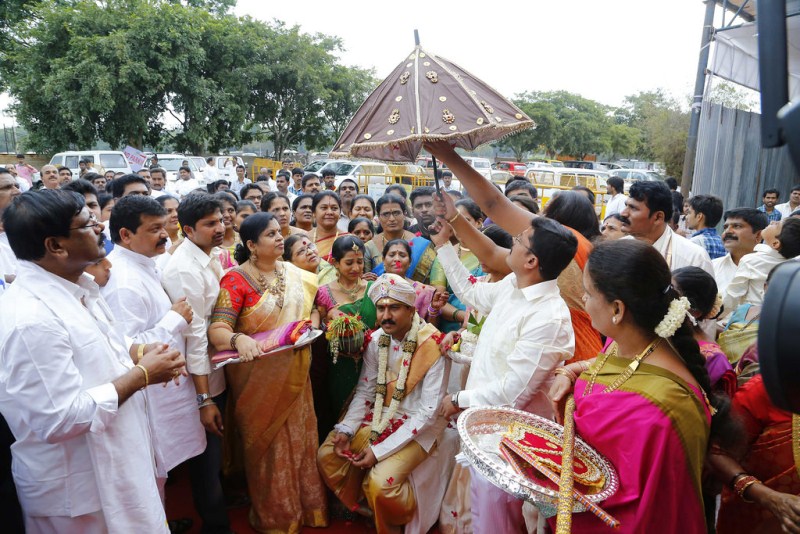 Kannada Actor Shivarajkumar daughter Nirupama's Wedding. Shivarajkumar,Shivarajkumar daughter Nirupama,Shivarajkumar daughter Nirupama wedding,Shivarajkumar daughter Nirupama marriage,Nirupama marriage,Nirupama wedding,Nirupama and Dileep,Nirupama and Dileep marriage,Nirupama and Dileep wedding,shivarajkumar,Sh