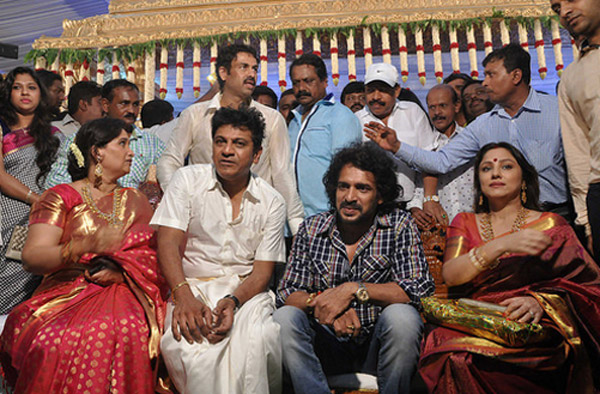 Photos of Sudeep, Upendra, Ganesh, Ravichandran at Shivaraj Kumar daughter Nirupama-Dileep's Wedding. Sudeep,Upendra,Ganesh,Ravichandran,Shivaraj Kumar daughter Nirupama-Dileep's Wedding,Shivaraj Kumar daughter Nirupama Wedding,Nirupama Wedding,Nirupama marriage