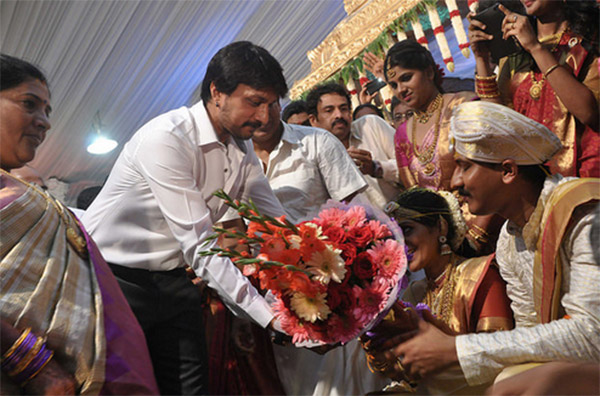 Photos of Sudeep, Upendra, Ganesh, Ravichandran at Shivaraj Kumar daughter Nirupama-Dileep's Wedding. Sudeep,Upendra,Ganesh,Ravichandran,Shivaraj Kumar daughter Nirupama-Dileep's Wedding,Shivaraj Kumar daughter Nirupama Wedding,Nirupama Wedding,Nirupama marriage