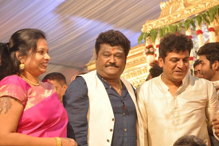 Photos of Sudeep, Upendra, Ganesh, Ravichandran at Shivaraj Kumar daughter Nirupama-Dileep's Wedding. Sudeep,Upendra,Ganesh,Ravichandran,Shivaraj Kumar daughter Nirupama-Dileep's Wedding,Shivaraj Kumar daughter Nirupama Wedding,Nirupama Wedding,Nirupama marriage