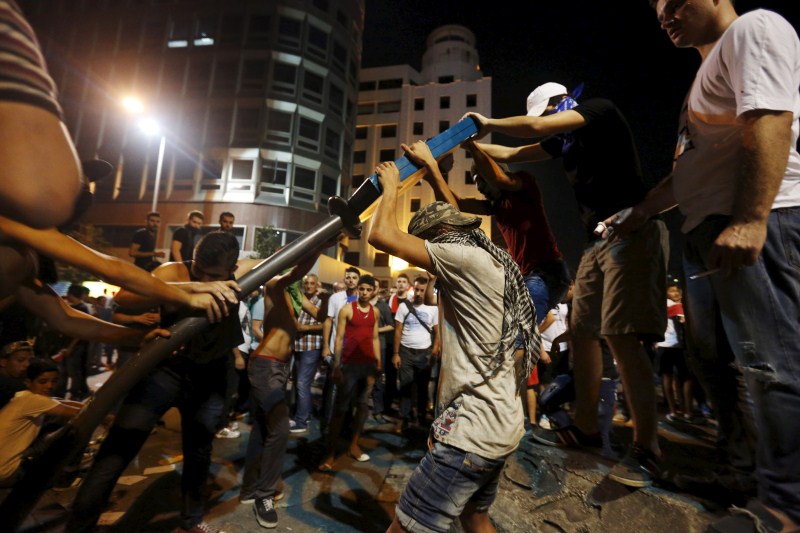 Thousands of protesters waving Lebanese flags and chanting Lebanon protests in Beirut,Lebanon,anti-government protests in Beirut,protests in Beirut,Beirut,Lebanese,protests,Lebanese national flags,Lebanese Pop star Myriam Klink,Pop star Myriam Klink,Myriam Klink
