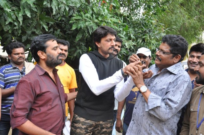 Puli actor Kiccha Sudeep Celebrates birthday with Nithya Menon and KS ...