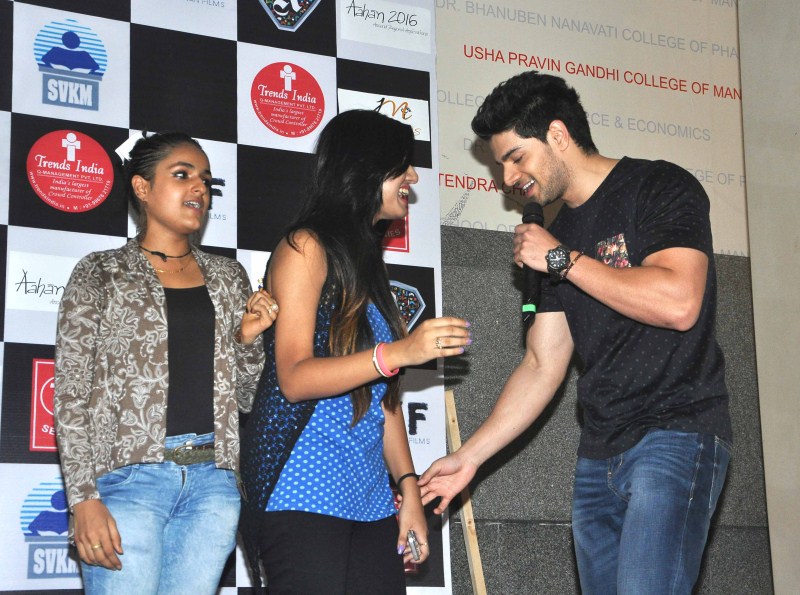 Photos of Bollwood actor Sooraj Pancholi and Actress Athiya Shetty promote Hero at Mithibai College. Sooraj Pancholi,Athiya Shetty,Hero,Hero movie promotion,Hero movie promotion at Mithibai College,Mithibai College,Sooraj Pancholi and Athiya Shetty