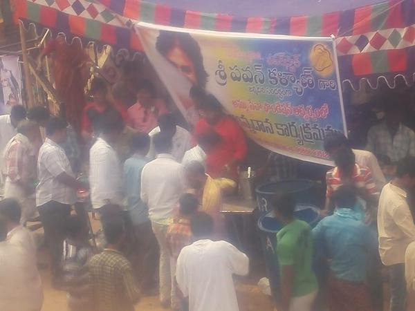 Fans all over the world celebrated Power Star Pawan Kalyan's 44th birthday on Wednesday, 2 September. Pawan Kalyan,Pawan Kalyan birthday,Pawan Kalyan birthday celebration,Fans celebrate Pawan Kalyan birthday
