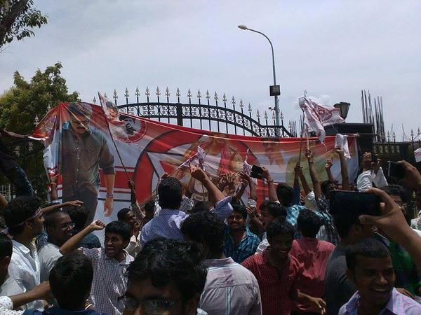 Fans all over the world celebrated Power Star Pawan Kalyan's 44th birthday on Wednesday, 2 September. Pawan Kalyan,Pawan Kalyan birthday,Pawan Kalyan birthday celebration,Fans celebrate Pawan Kalyan birthday