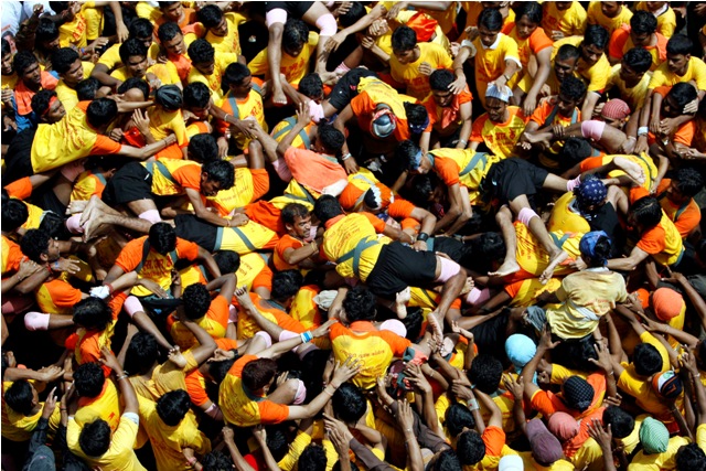 Dahi Handi or Uriyadi is an Indian festival celebrated during the month of Shravan. Dahi handi,dahi handi festival,Uriyadi,uriyadi photos,Krishna Janmashtami special