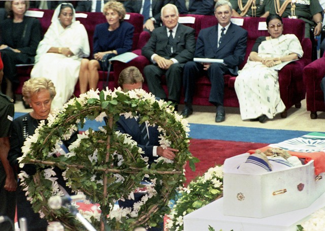 5 September 2015 marks the 18th death anniversary of Blessed Mother Teresa. Mother teresa,mother teresa death anniversary,mother teresa photos,mother teresa funeral photos,charity sister