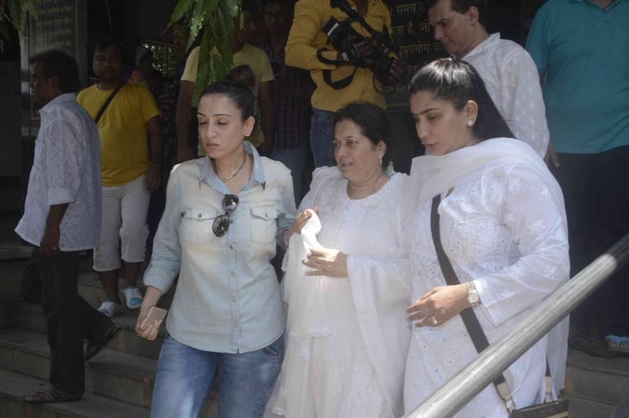 Bollywood music composer-director Aadesh Shrivastava passed away in Mumbai on Saturday. Aadesh Shrivastava,Aadesh Shrivastava funeral,celebs at Aadesh Shrivastava,celebs at Aadesh Shrivastava funeral