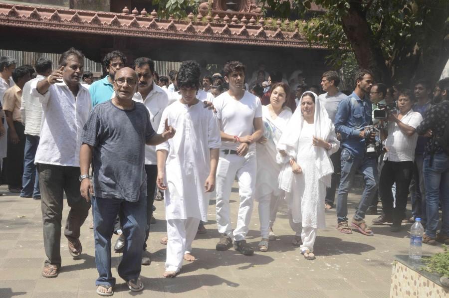 Bollywood music composer-director Aadesh Shrivastava passed away in Mumbai on Saturday. Aadesh Shrivastava,Aadesh Shrivastava funeral,celebs at Aadesh Shrivastava,celebs at Aadesh Shrivastava funeral