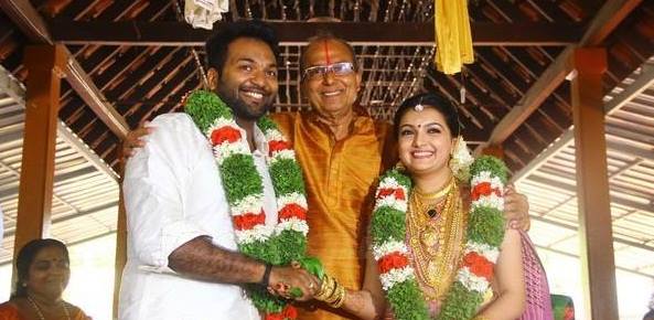 South Indian actress Saranya Mohan got married to doctor Aravind Krishnan in Alappuzha on Sunday, 6 September. Saranya Mohan,Saranya Mohan wedding photos,Saranya Mohan Marriage,Saranya Mohan wedding,Saranya Mohan weds Aravind