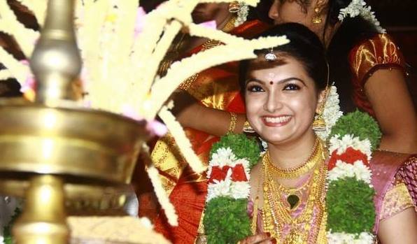 South Indian actress Saranya Mohan got married to doctor Aravind Krishnan in Alappuzha on Sunday, 6 September. Saranya Mohan,Saranya Mohan wedding photos,Saranya Mohan Marriage,Saranya Mohan wedding,Saranya Mohan weds Aravind