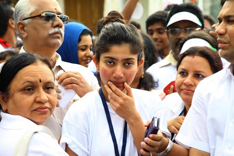 'Premam' fame Sai Pallavi and cricketer Sreesanth took part in the walkathon programme at Durbar Hall ground in Kochi on 6 September. Sai pallavi,canserve,sai pallavi latest,sreesanth,canserve walkathon