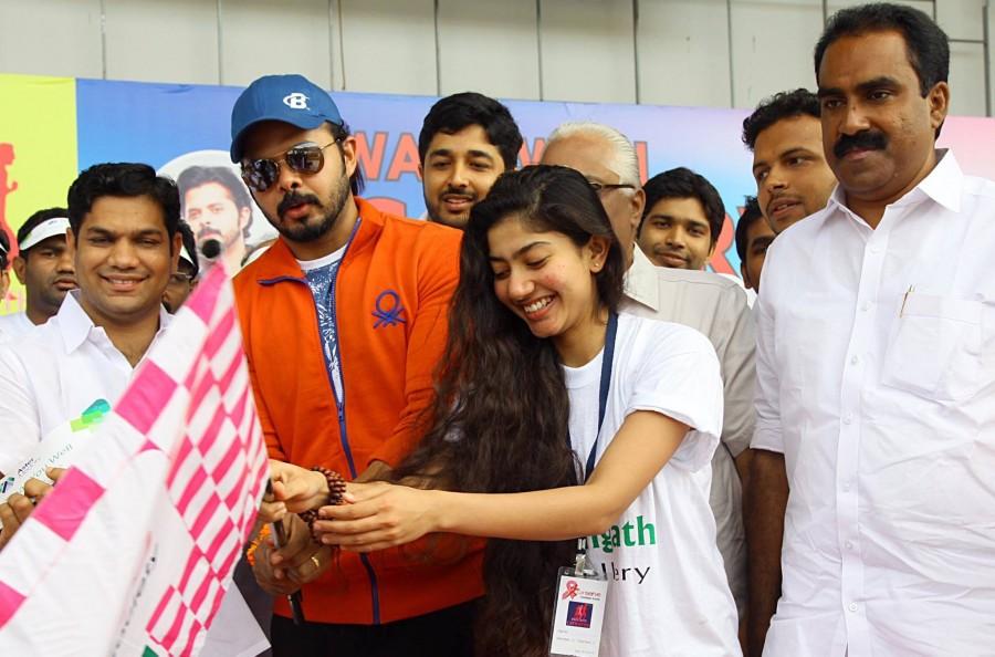 'Premam' fame Sai Pallavi and cricketer Sreesanth took part in the walkathon programme at Durbar Hall ground in Kochi on 6 September. Sai pallavi,canserve,sai pallavi latest,sreesanth,canserve walkathon