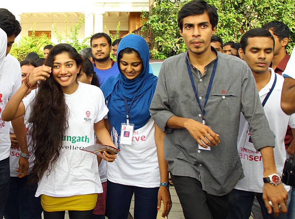 'Premam' fame Sai Pallavi and cricketer Sreesanth took part in the walkathon programme at Durbar Hall ground in Kochi on 6 September. Sai pallavi,canserve,sai pallavi latest,sreesanth,canserve walkathon