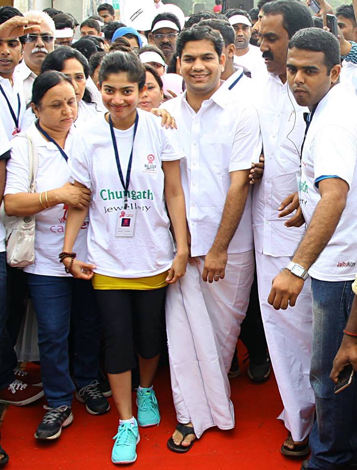 'Premam' fame Sai Pallavi and cricketer Sreesanth took part in the walkathon programme at Durbar Hall ground in Kochi on 6 September. Sai pallavi,canserve,sai pallavi latest,sreesanth,canserve walkathon