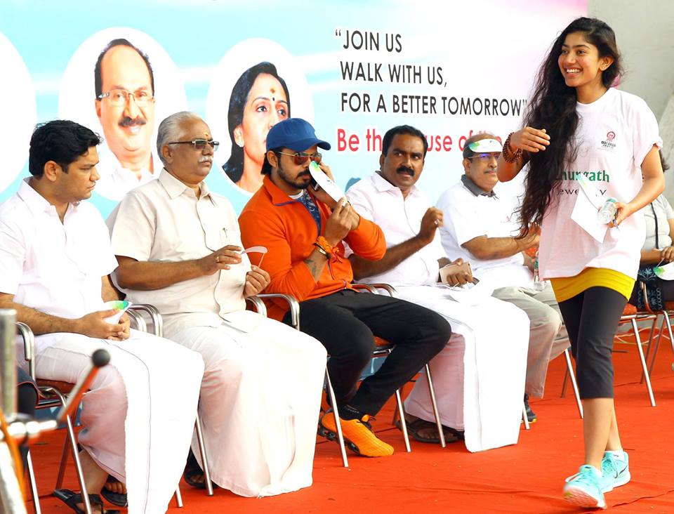 'Premam' fame Sai Pallavi and cricketer Sreesanth took part in the walkathon programme at Durbar Hall ground in Kochi on 6 September. Sai pallavi,canserve,sai pallavi latest,sreesanth,canserve walkathon