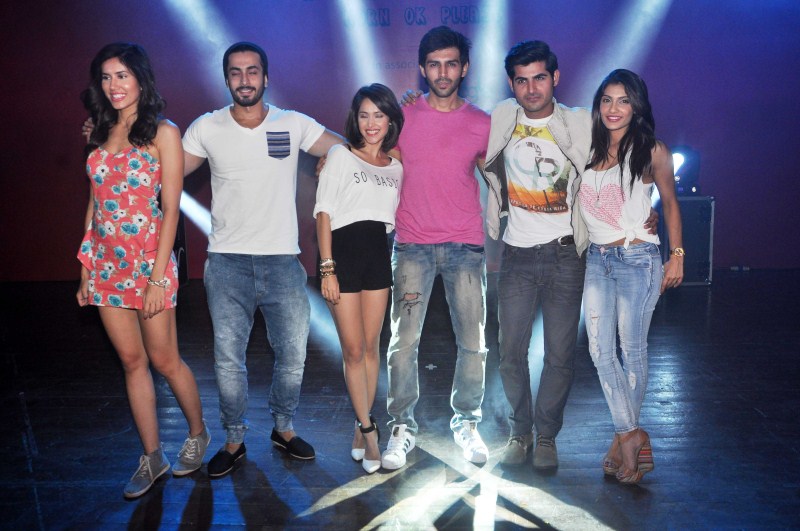 Photos of Bollywood Movie Pyar Ka Punchnama 2 Promotion at Sophia Collage. Pyar Ka Punchnama 2,Pyar Ka Punchnama 2 Movie Promotion,Pyar Ka Punchnama 2 Movie Promotion at Sophia Collage,bollywood movie Pyar Ka Punchnama 2