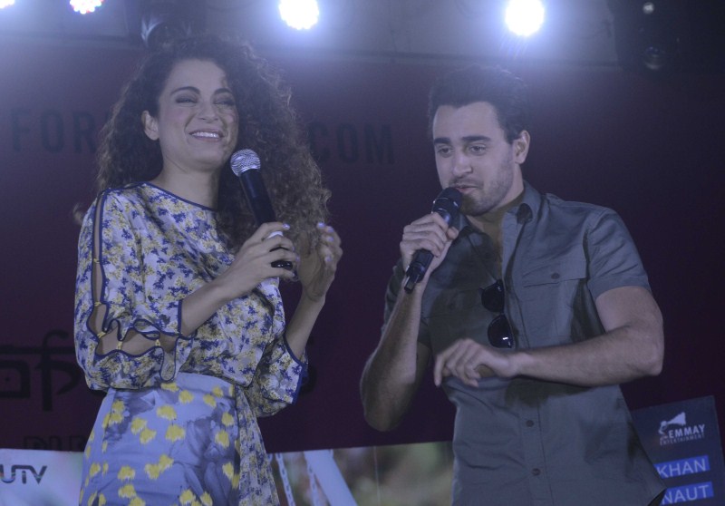 Bollywood Actor Imran and Actress Kangana promote film Katti Batti at Sophia Collage Fest. Imran khan,Kangana Ranaut,Imran and Kangana,Katti Batti,Katti Batti movie promotion,Katti Batti movie promotion at Sophia Collage Fest,Sophia Collage Fest,bollywood movie Katti Batti