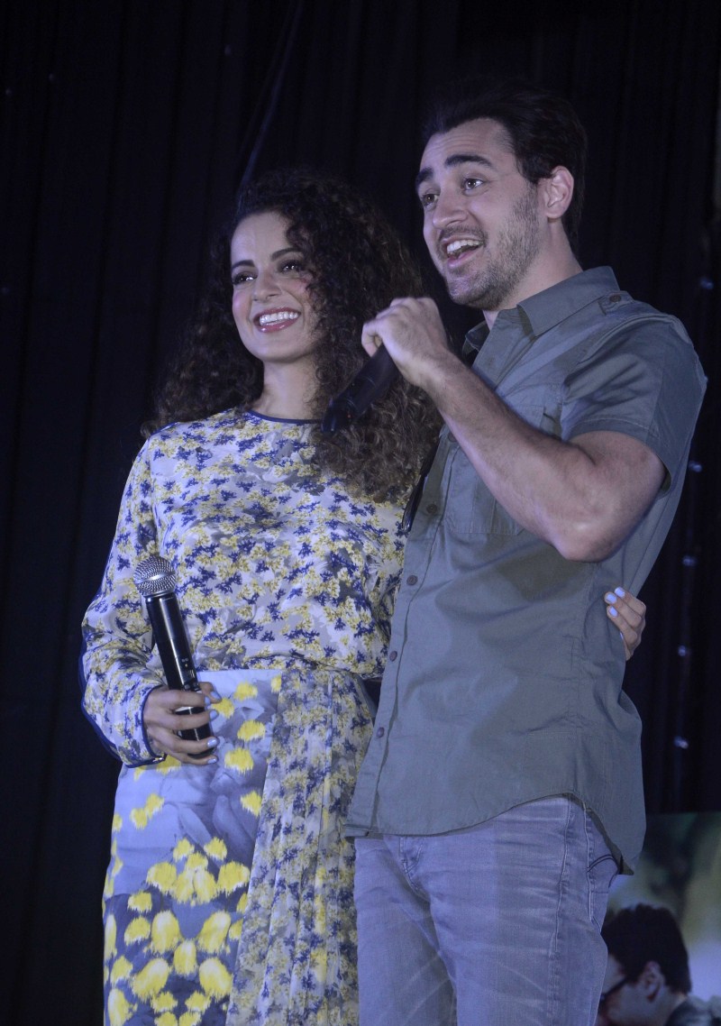 Bollywood Actor Imran and Actress Kangana promote film Katti Batti at Sophia Collage Fest. Imran khan,Kangana Ranaut,Imran and Kangana,Katti Batti,Katti Batti movie promotion,Katti Batti movie promotion at Sophia Collage Fest,Sophia Collage Fest,bollywood movie Katti Batti