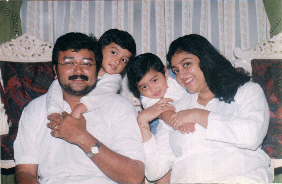 Celebrity couple Jayaram and Parvathy celebrate their 23rd wedding anniversary on 7 September. Jayaram parvathy,jayaram parvathy photos,jayaram parvathy wedding anniversary,jayaram family photos,jayaram parvathy wedding photos