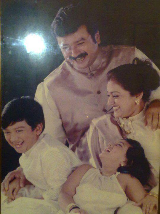 Celebrity couple Jayaram and Parvathy celebrate their 23rd wedding anniversary on 7 September. Jayaram parvathy,jayaram parvathy photos,jayaram parvathy wedding anniversary,jayaram family photos,jayaram parvathy wedding photos