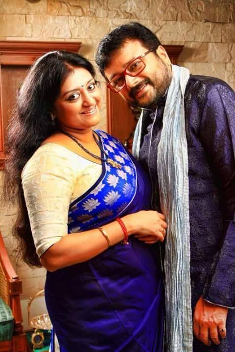 Celebrity couple Jayaram and Parvathy celebrate their 23rd wedding anniversary on 7 September. Jayaram parvathy,jayaram parvathy photos,jayaram parvathy wedding anniversary,jayaram family photos,jayaram parvathy wedding photos