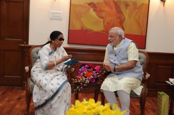 Asha Bhosle, often referred Ashaji celebrates her 82nd birthday on Tuesday, 8 September 2015. Asha Bhosle,Asha Bhosle singer,happy birthday Asha Bhosle,Asha Bhosle with celebs,Asha Bhosle photos,Asha Bhosle shows,Lata Mangeshkar,asha bhosle lata mangeshkar