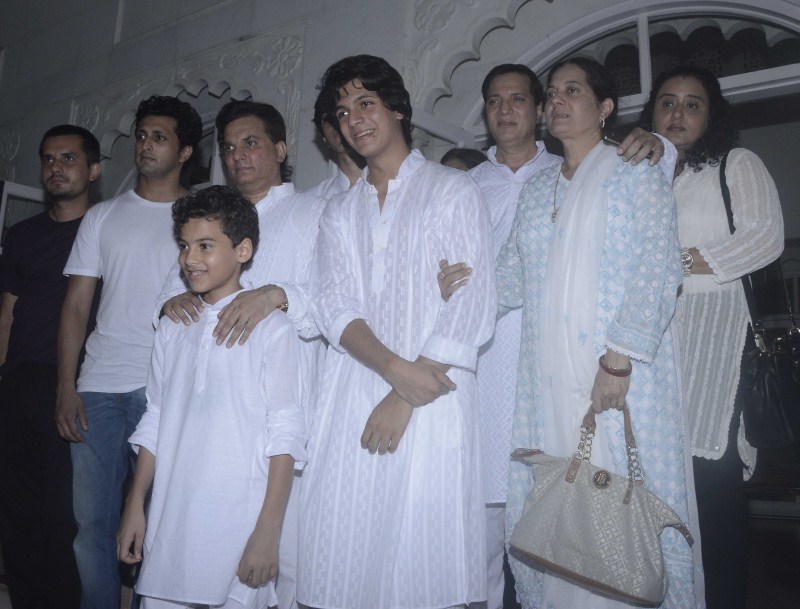 Amitabh Bachchan, Aishwarya Rai, Madhuri Dixit, Juhi Chawla and many Others at Aadesh Shrivastav's prayer meet. Amitabh Bachchan,Aishwarya Rai,Madhuri Dixit,Juhi Chawla,Aadesh Shrivastav prayer meet,Aadesh Shrivastav,aadesh shrivastava funeral,celebs at Aadesh Shrivastav's prayer meet