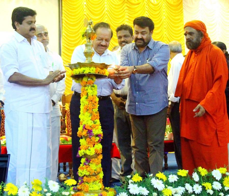 Harsh Vardhan and Mohanlal lights the lamp during the inauguration of the Centre of Excellence in Organ Transplantation at Amrita Institute of Medical Sciences (AIMS) at Edapally near Kochi on Tuesday. Harsh Vardhan,Harsh Vardhan in kerala,mohanlal,mohanlal in amrita,mohanlal inauguration,AIMS kochi,Organ transplantation
