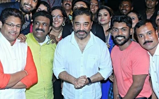 Ulaganayagan Kamal Haasan was spotted with Malayalam singers, Madhu Balakrishnan, Vidhu Prathap, Rimi Tomy, among others.