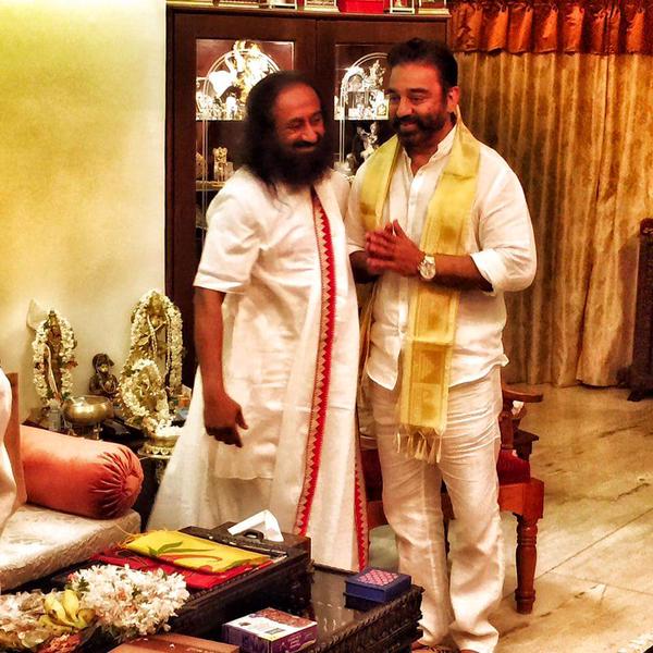 South Indian Actor Kamal Haasan Meets Sri Sri Ravi Shankar. Kamal Hassan,Sri Sri Ravi Shankar,Kamal Hassan Met Sri Sri Ravi Shankar,actor Kamal Hassan,kamal,Kamal Hassan Meets Sri Sri Ravi Shankar