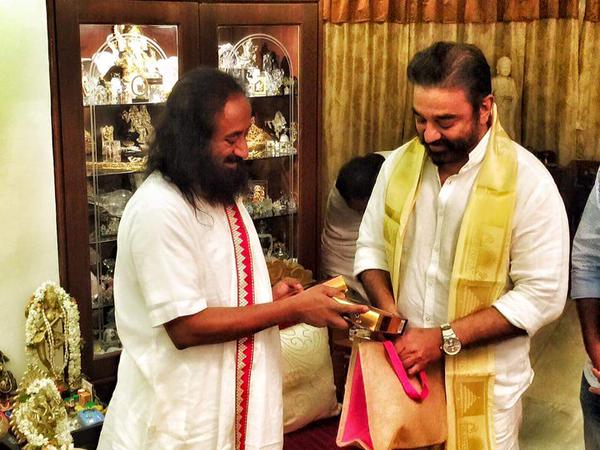 South Indian Actor Kamal Haasan Meets Sri Sri Ravi Shankar. Kamal Hassan,Sri Sri Ravi Shankar,Kamal Hassan Met Sri Sri Ravi Shankar,actor Kamal Hassan,kamal,Kamal Hassan Meets Sri Sri Ravi Shankar