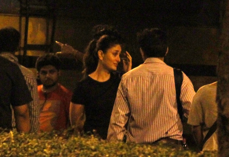 Bollywood Actress Kareena Kapoor Khan and Actor Arjun Kapoor Spotted Shooting for Ki & Ka Movie. Kareena Kapoor,Kareena Kapoor Khan,Arjun Kapoor,Ki & Ka,R Balki,R Balki Ki & Ka,Kareena Kapoor Khan and Arjun Kapoor,Ki & Ka Movie stills,Ki & Ka Movie pics,Ki & Ka Movie images,Ki & Ka Movie photos,Ki & Ka Movie pictures