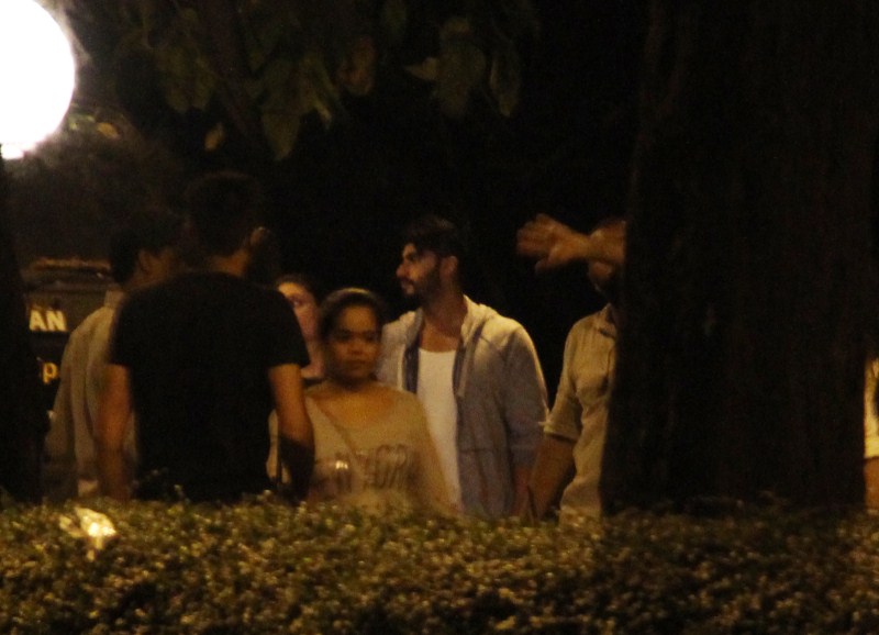 Bollywood Actress Kareena Kapoor Khan and Actor Arjun Kapoor Spotted Shooting for Ki & Ka Movie. Kareena Kapoor,Kareena Kapoor Khan,Arjun Kapoor,Ki & Ka,R Balki,R Balki Ki & Ka,Kareena Kapoor Khan and Arjun Kapoor,Ki & Ka Movie stills,Ki & Ka Movie pics,Ki & Ka Movie images,Ki & Ka Movie photos,Ki & Ka Movie pictures