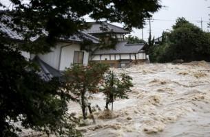 Japan floods,japan floods photos,Typhoon Etau,Typhoon Etau photos,japan evacuation,Heavy Rain Overflows Rivers,heavy rain in japan