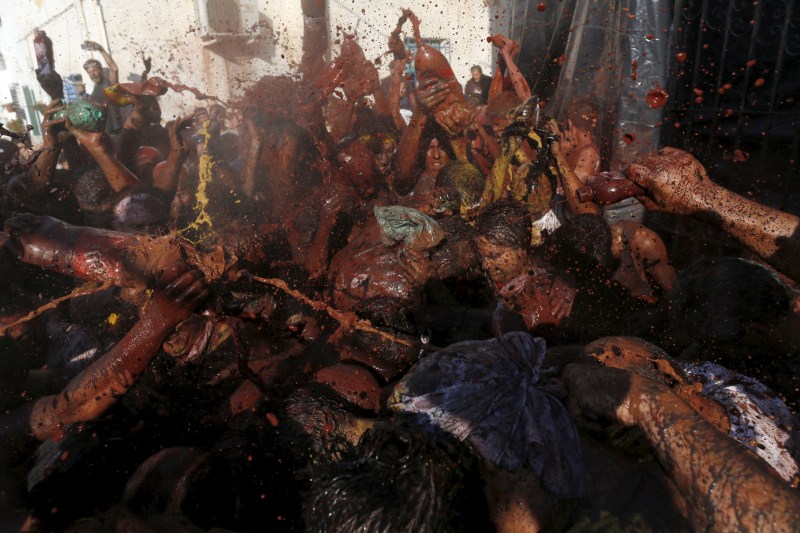 The festival was inspired by a dispute between the town of Baza and Guadix over the possession of an icon of the Virgin of Piedad. Cascamorras Festival,Cascamorras Festival 2015,Baza and Guadix,Virgin of Piedad,Cascamorras Festival pics,Cascamorras Festival images,Cascamorras Festival stills,Cascamorras Festival pictures,Cascamorras Festival photos,dirty festival