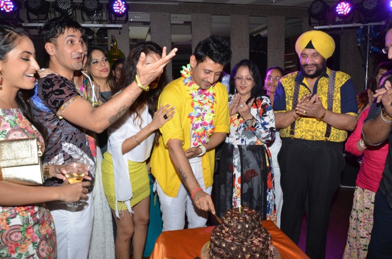 Photos of Manmeet of Meet Bros' star-studded birthday bash in Levo Lounge. Manmeet of Meet Bros' star-studded birthday bash,Manmeet of Meet Bros' birthday bash,birthday party,birthday celebration,Ayesha Jhulka,Ekta Kapoor,Ajay Kapoor,Karishma Tanna,Monali Thakur,Shruti Tejwani,Prabhu Deva